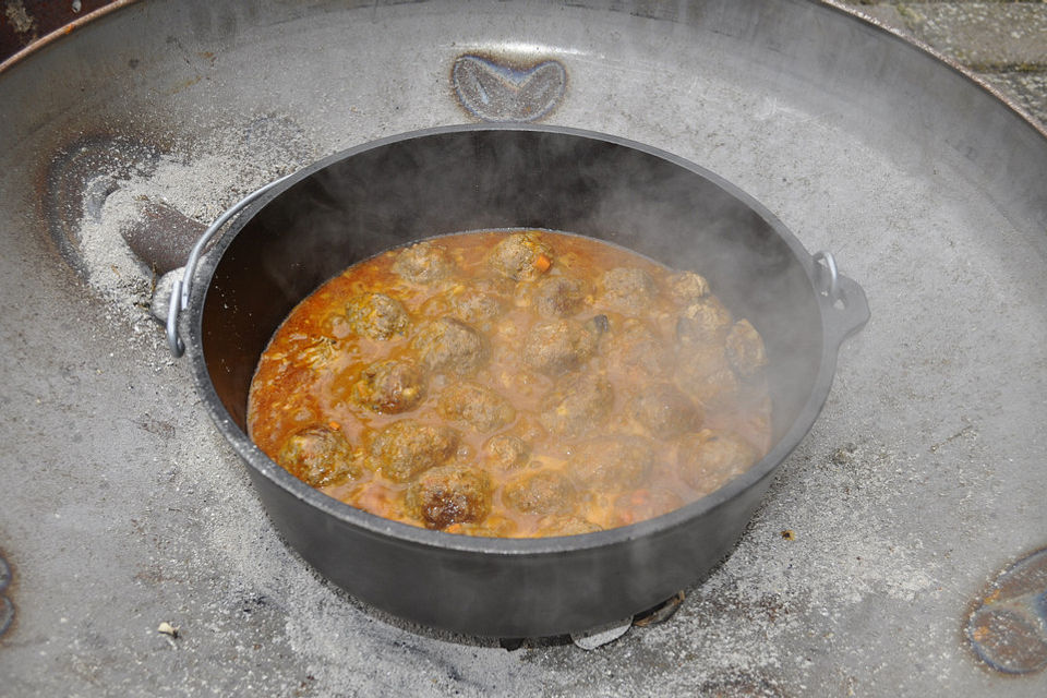 Hackbällchen aus dem Dutch Oven