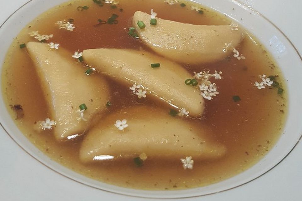 Mimis Holunderblütensuppe mit Teigtäschchen