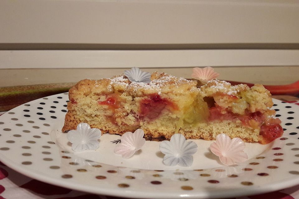 Rhabarber-Erdbeer-Kuchen mit Streuselteig