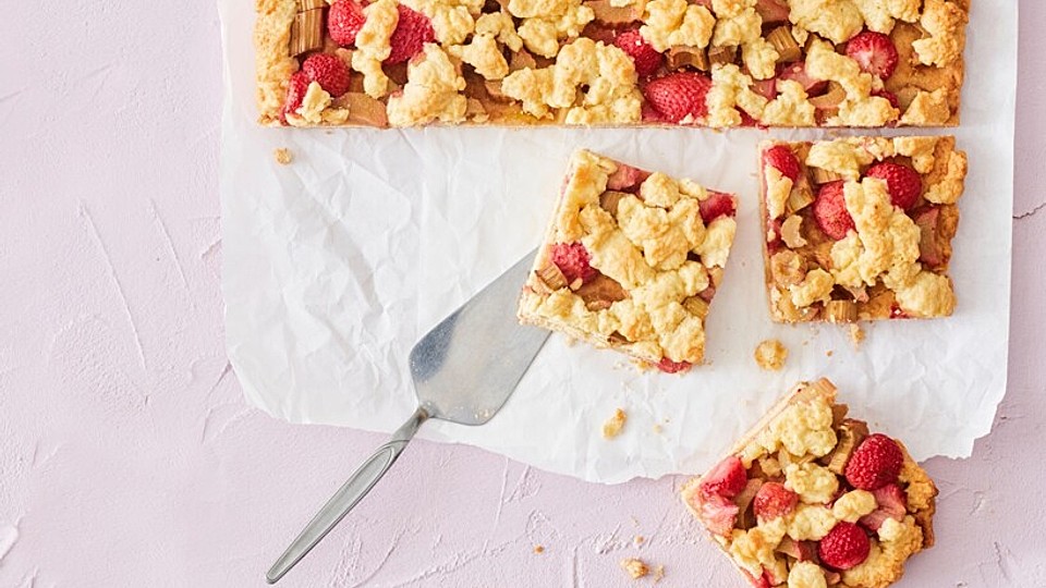 Rhabarber-Erdbeer-Kuchen mit Streuselteig von Esslust