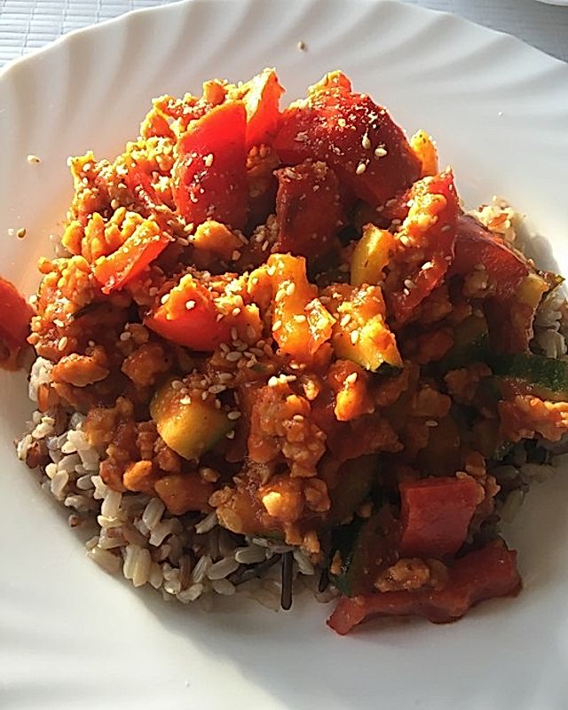 Vegane Zucchini-Paprika-Reispfanne