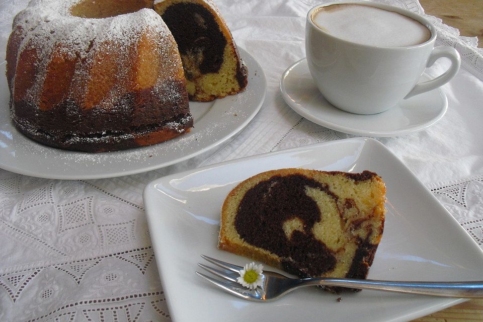 Laras Cappuccino - Vanille Marmorkuchen