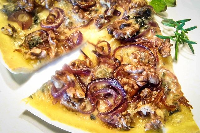 Kalabrische Zwiebelpizza mit Gorgonzola von Pannepot| Chefkoch