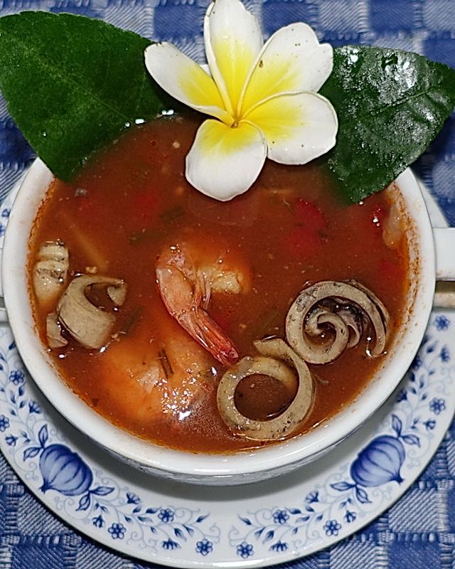 Feurige, rote Seafood-Suppe Kuta indah