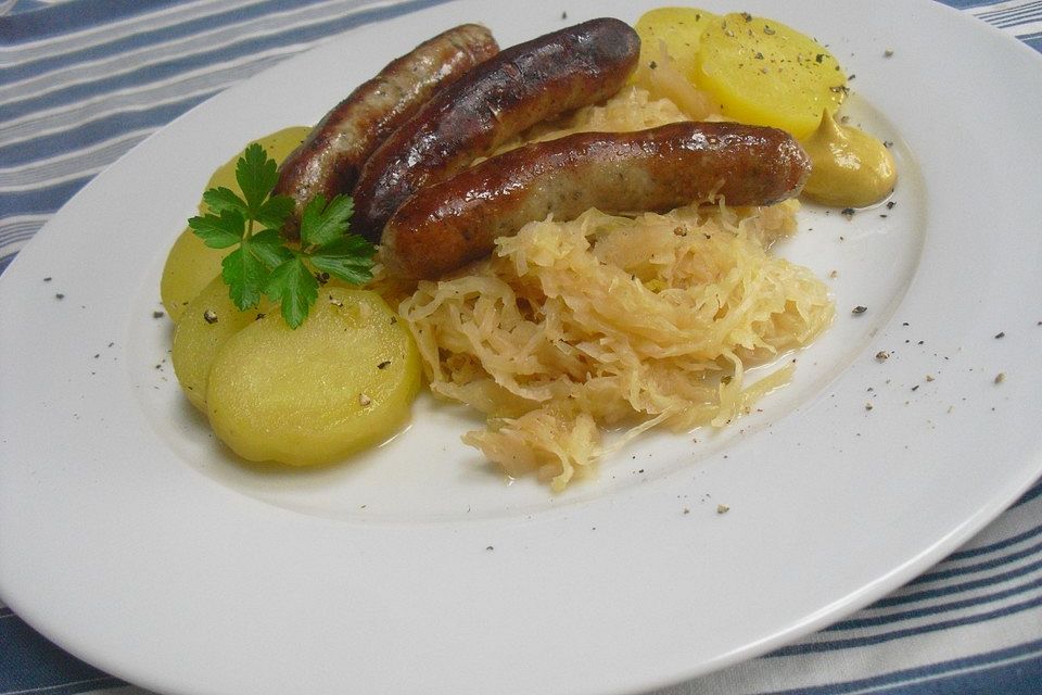 Nürnberger mit Sauerkraut