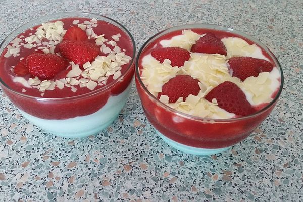 Erdbeer-Joghurt-Quark Dessert von SunnyKida | Chefkoch