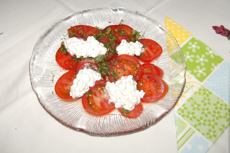 Tomatensalat mit Hüttenkäsenocken