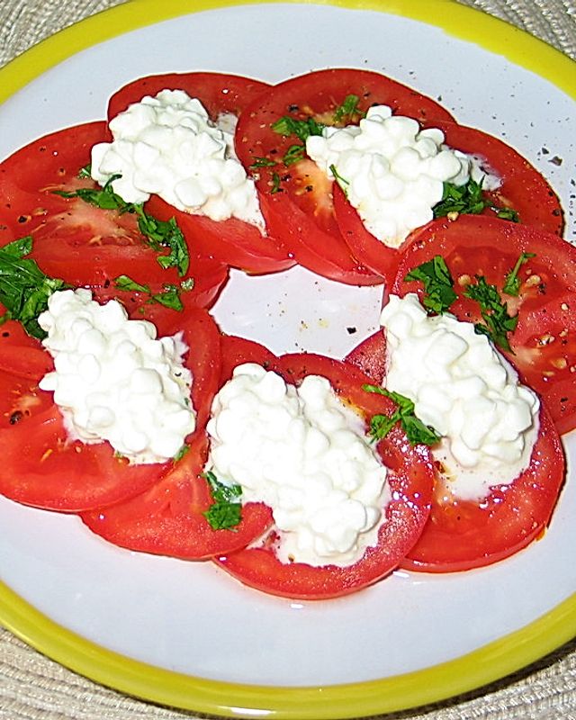 Tomatensalat mit Hüttenkäsenocken