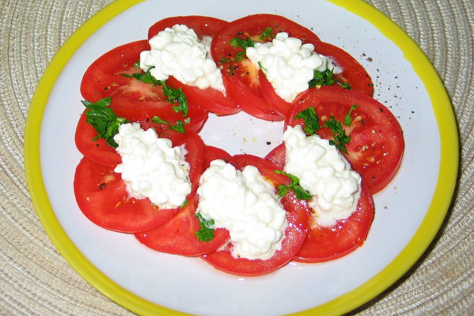 Tomatensalat mit Hüttenkäsenocken