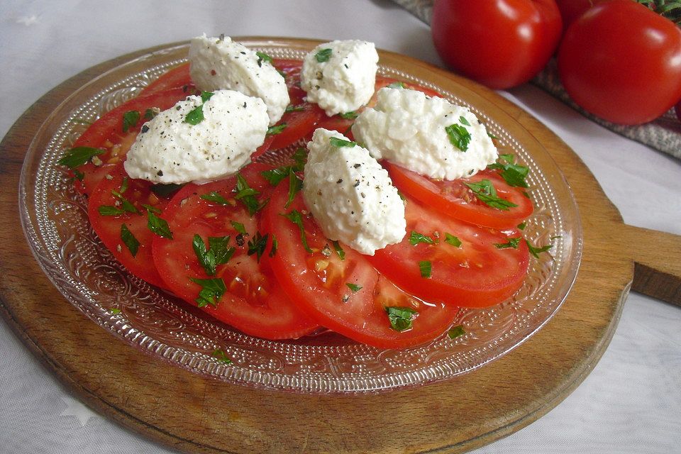 Tomatensalat mit Hüttenkäsenocken