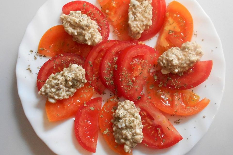 Tomatensalat mit Hüttenkäsenocken