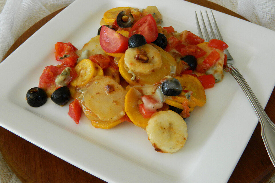 Kartoffel-Zucchini-Pfanne mit herzhaft-süßer Roquefortsoße