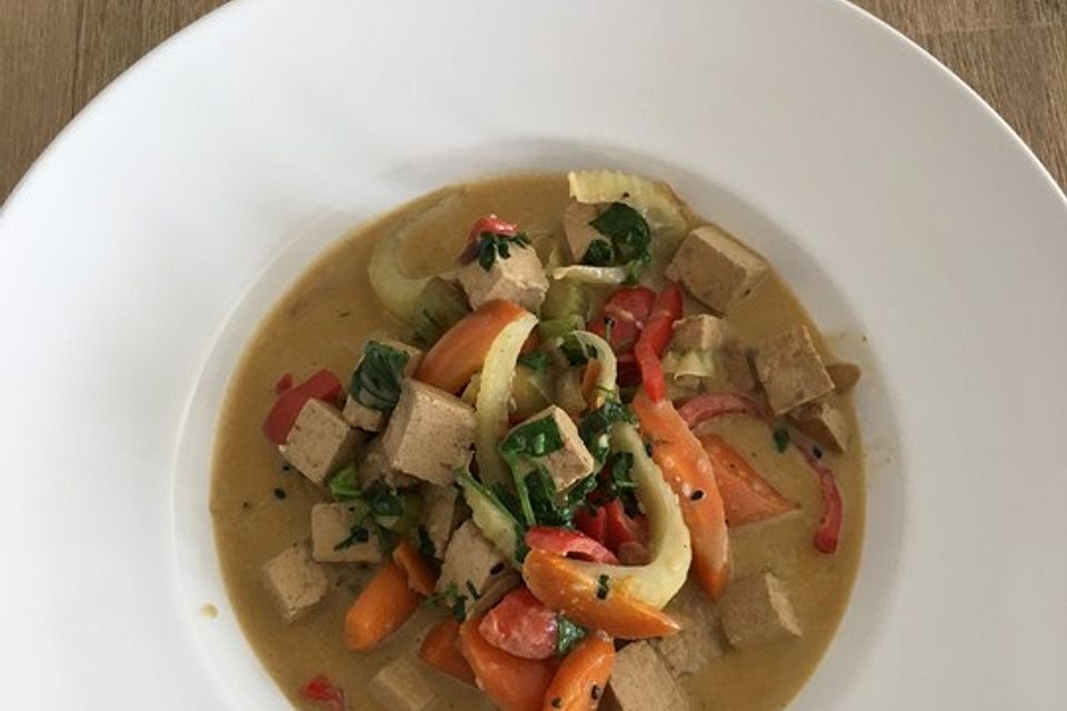 Tofu mit Gemüse und Kokosmilch