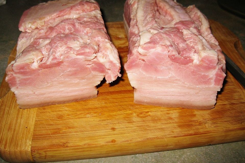 Heiß geräuchertes Bauchfleisch