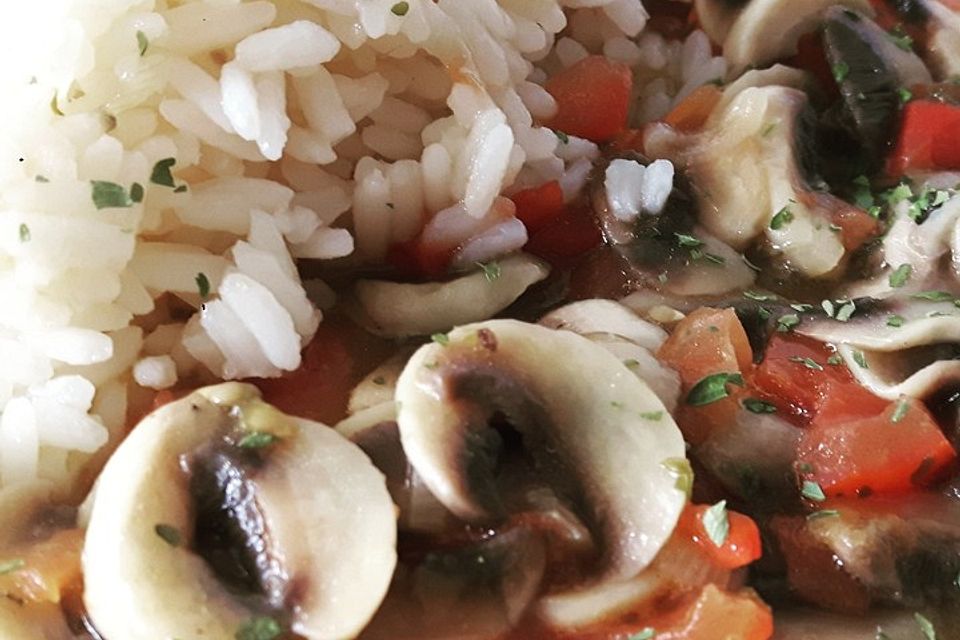 Reis mit Champignons und Tomaten