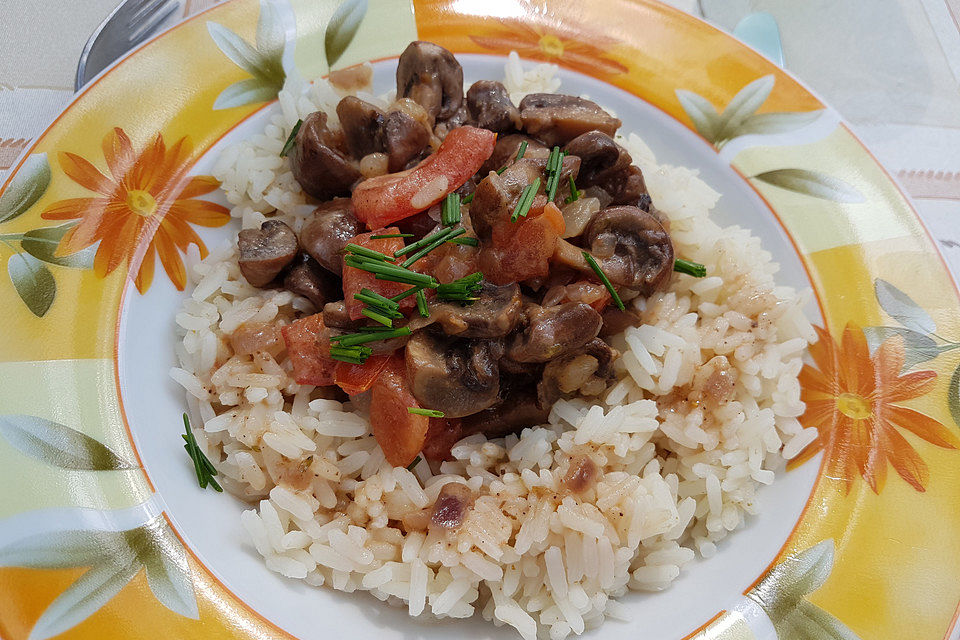 Reis mit Champignons und Tomaten