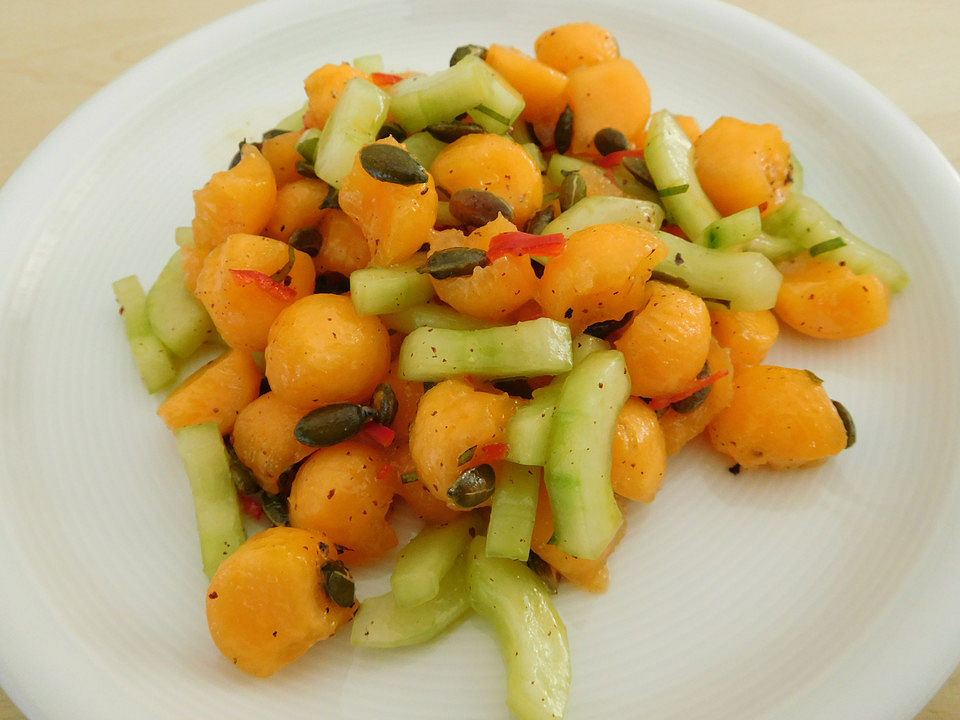 Salat Mit Gurke Tomate Und Minze — Rezepte Suchen