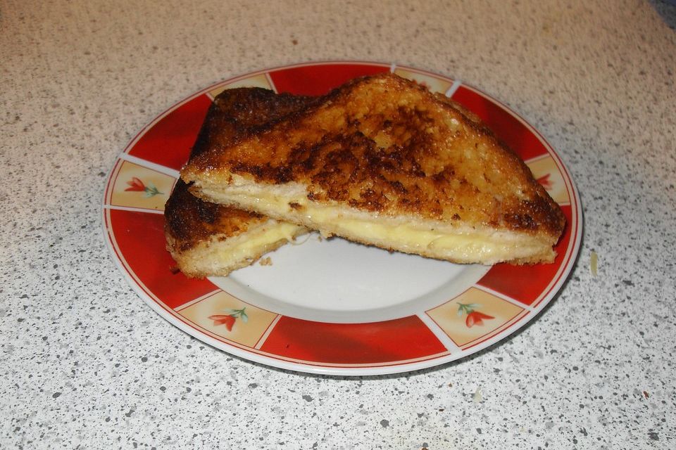 Knuspriger Käse-Toast