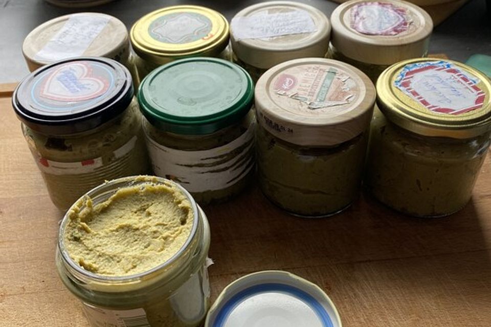 Schälerbsen-Hummus mit Bärlauchpaste