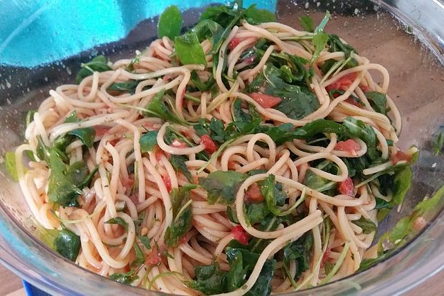 Scharfer Spaghettisalat mit Knoblauch und Rucola von sarah175| Chefkoch