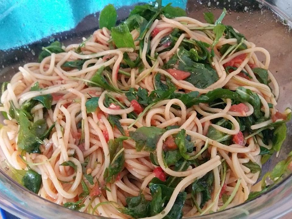 Scharfer Spaghettisalat mit Knoblauch und Rucola von sarah175| Chefkoch