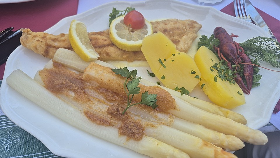 Weißer Spargel mit Butter und Parmesan von ManuGro