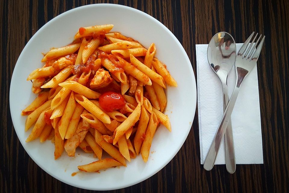 One-Pot-Pasta mit Hähnchen & Tomaten