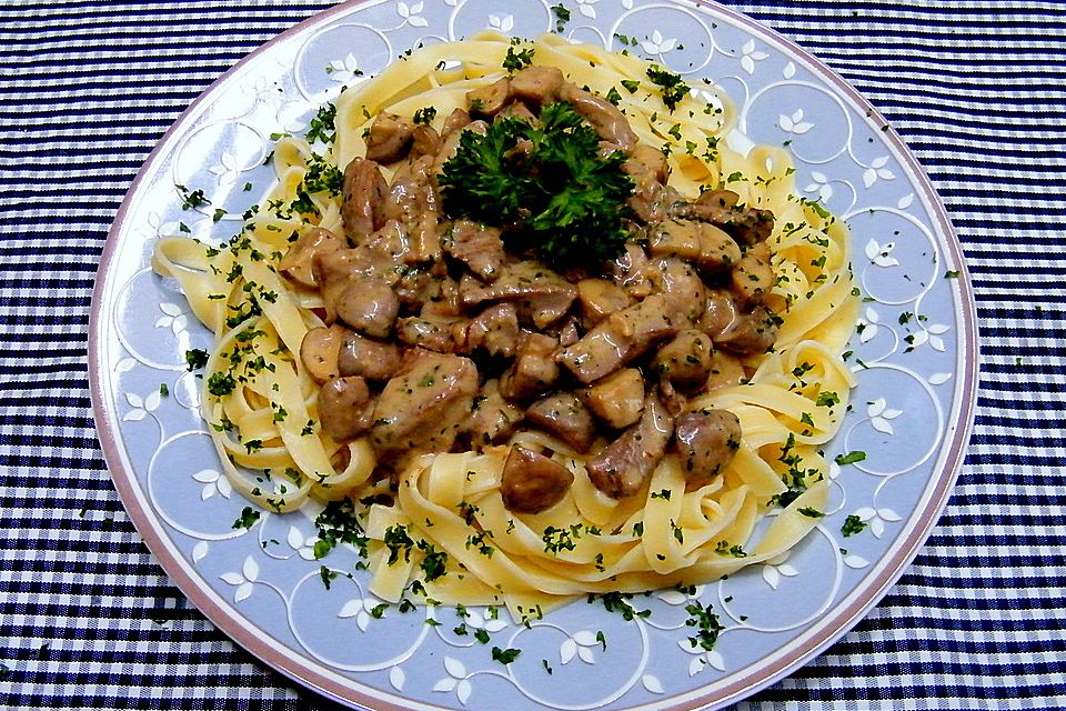 Steinpilz - Putenragout zu Tagliatelle