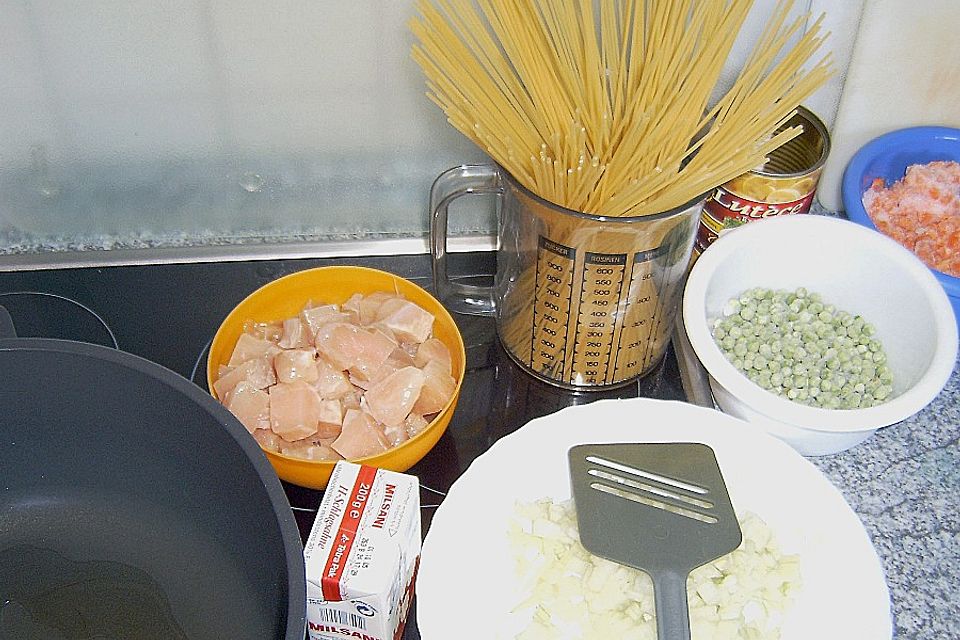 Geflügelragout mit Nudelkruste