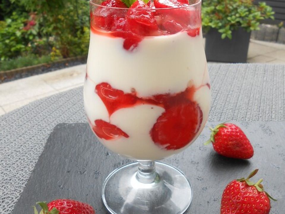 Erdbeeren auf Joghurt-Quark von movostu| Chefkoch