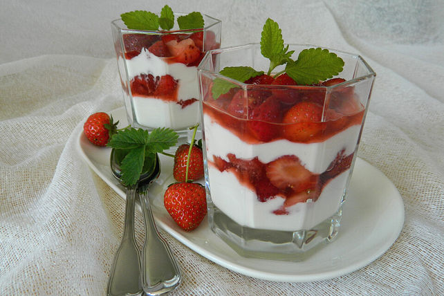Erdbeeren auf Joghurt-Quark von movostu| Chefkoch
