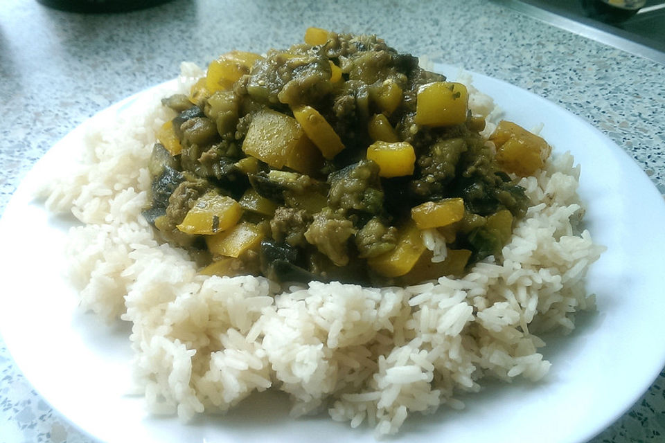 Auberginen-Curry mit Reis