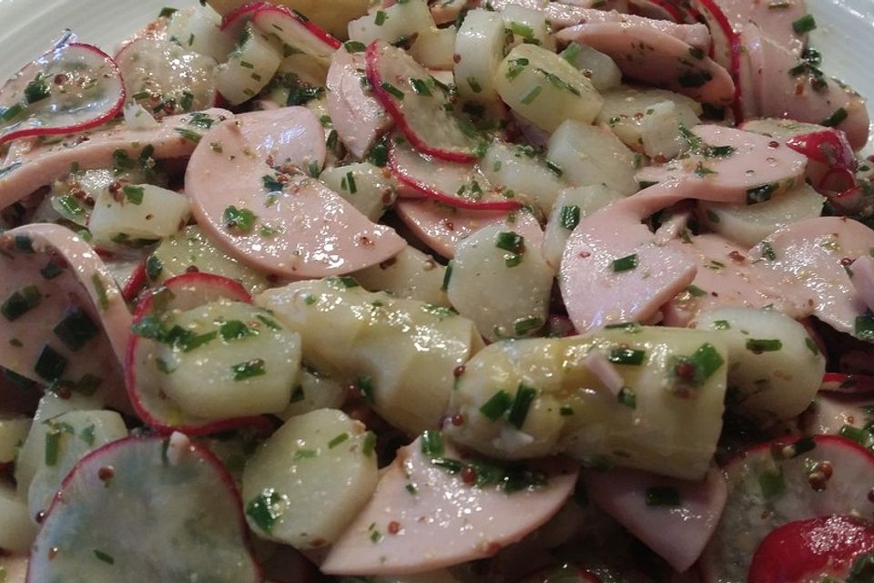 Spargel-Wurst-Salat mit Radieschen-Vinaigrette