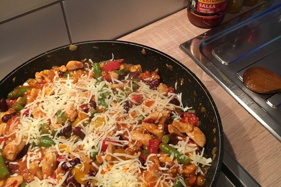 Schnelle low-carb Mexico-Pfanne mit Huhn