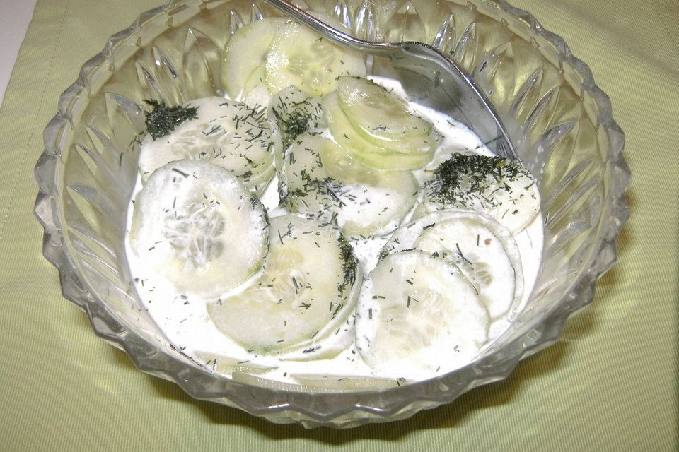 Sahne-Dill-Gurkensalat