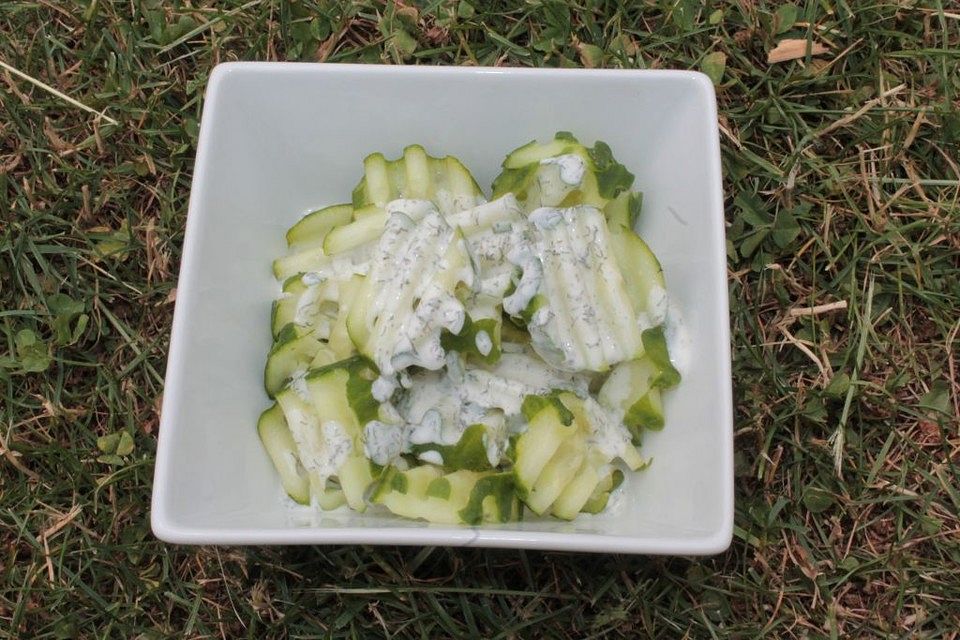 Sahne-Dill-Gurkensalat