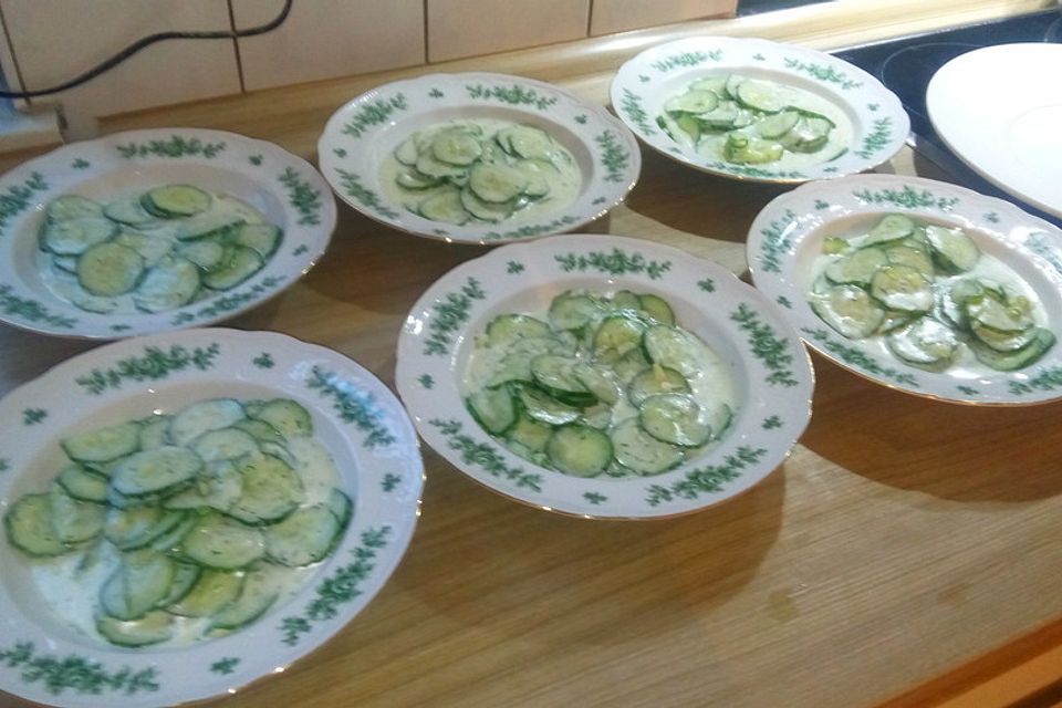 Sahne-Dill-Gurkensalat