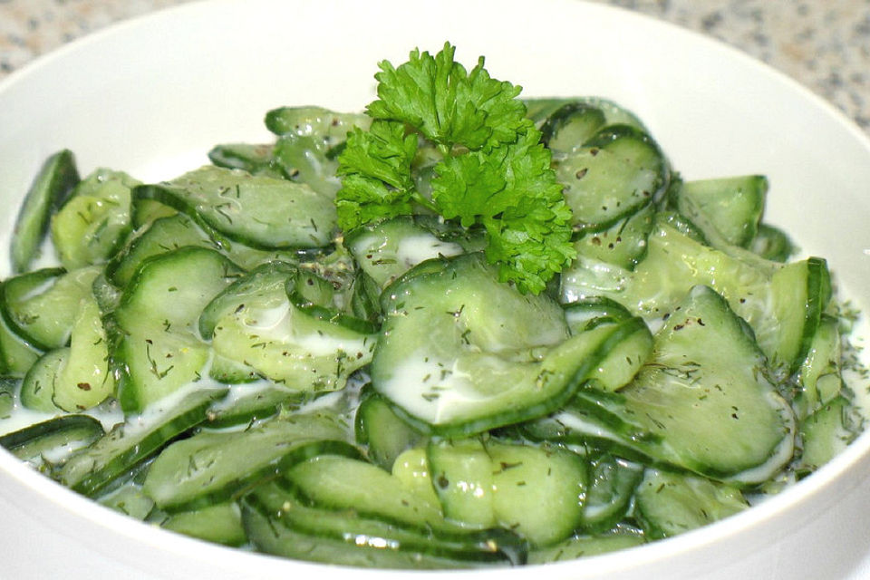 Sahne-Dill-Gurkensalat