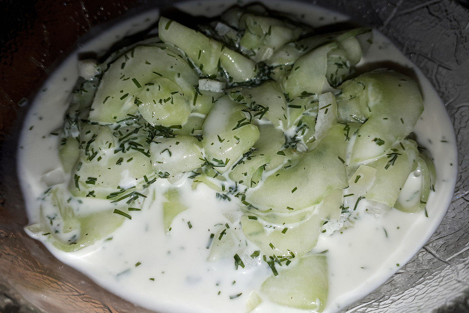 Sahne-Dill-Gurkensalat