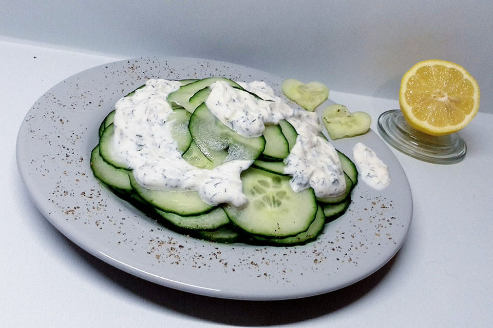 Sahne-Dill-Gurkensalat