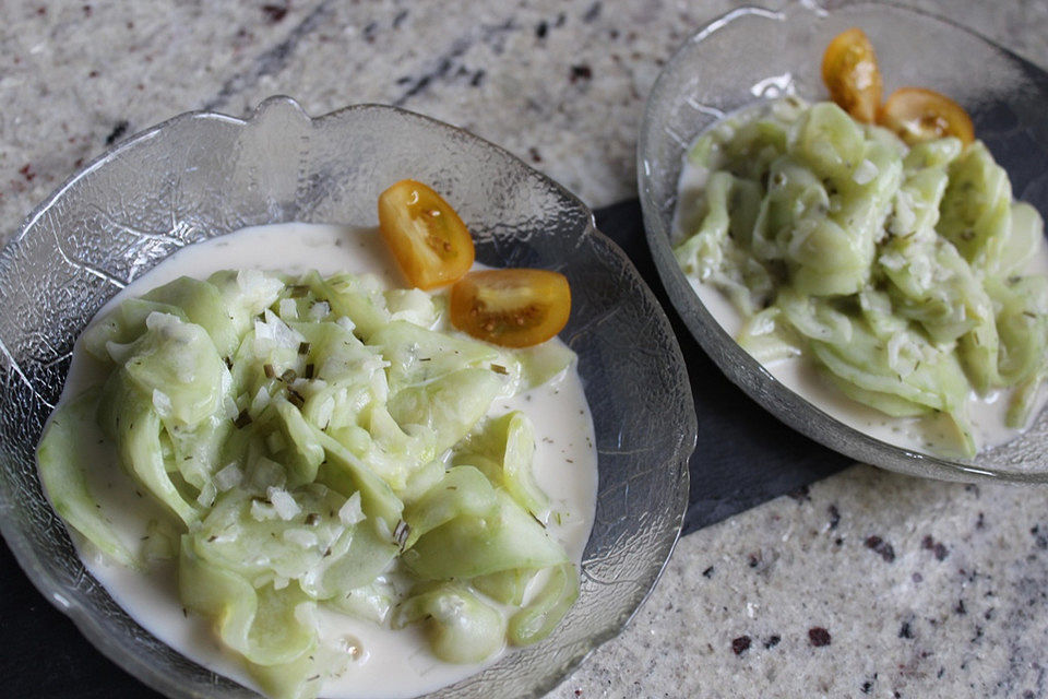 Sahne-Dill-Gurkensalat