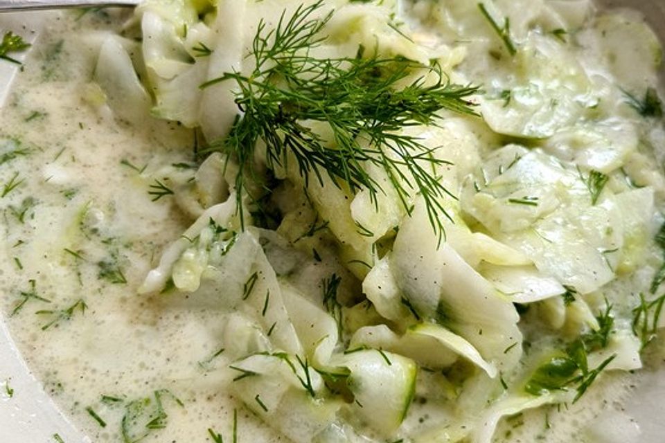 Sahne-Dill-Gurkensalat