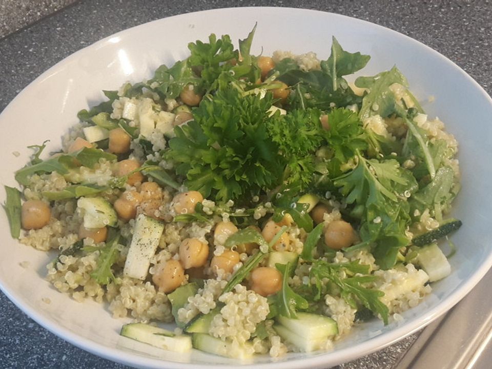 Quinoa Salat Mit Avocado Joghurt Dressing Rucola Und Kichererbsen Von Prinzessinpia Chefkoch