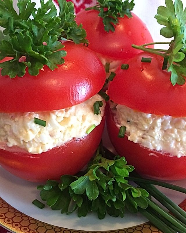 Tomaten gefüllt mit Bilochka
