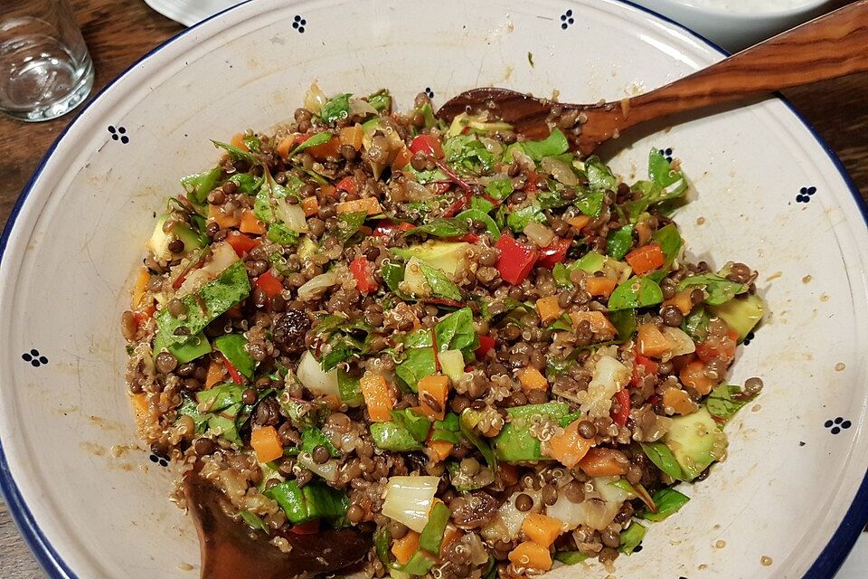 Lauwarmer Quinoa-Linsen-Salat