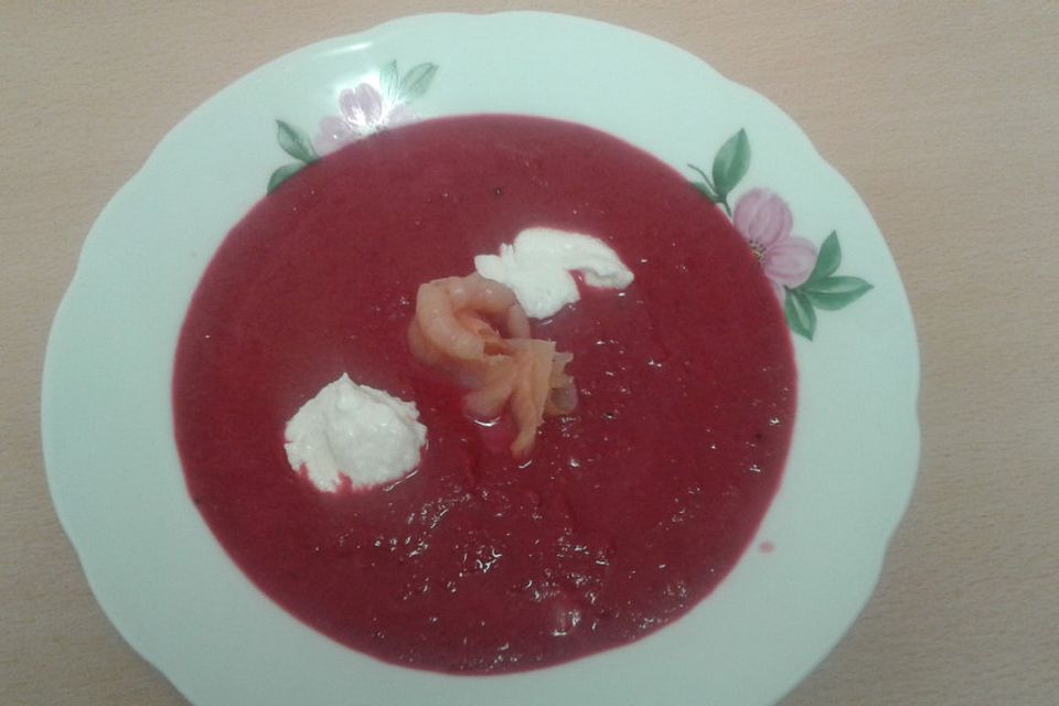 Rote-Bete-Suppe mit Lachs und Meerrettich