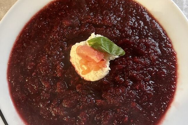 Rote-Bete-Suppe Mit Lachs Und Meerrettich Von Hansindakich| Chefkoch