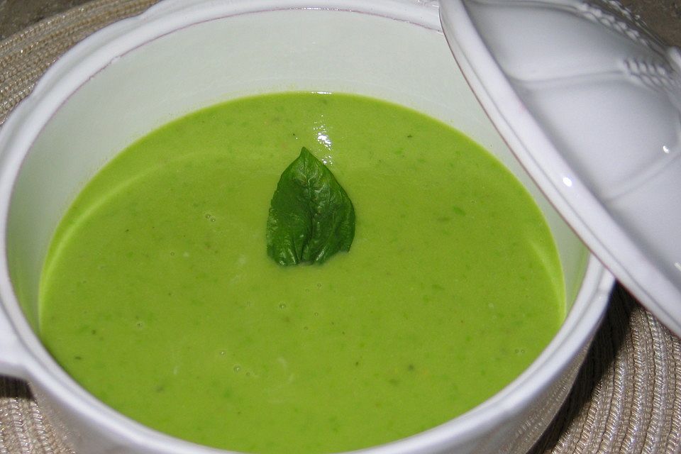 Kalte Avocado-Erbsensuppe