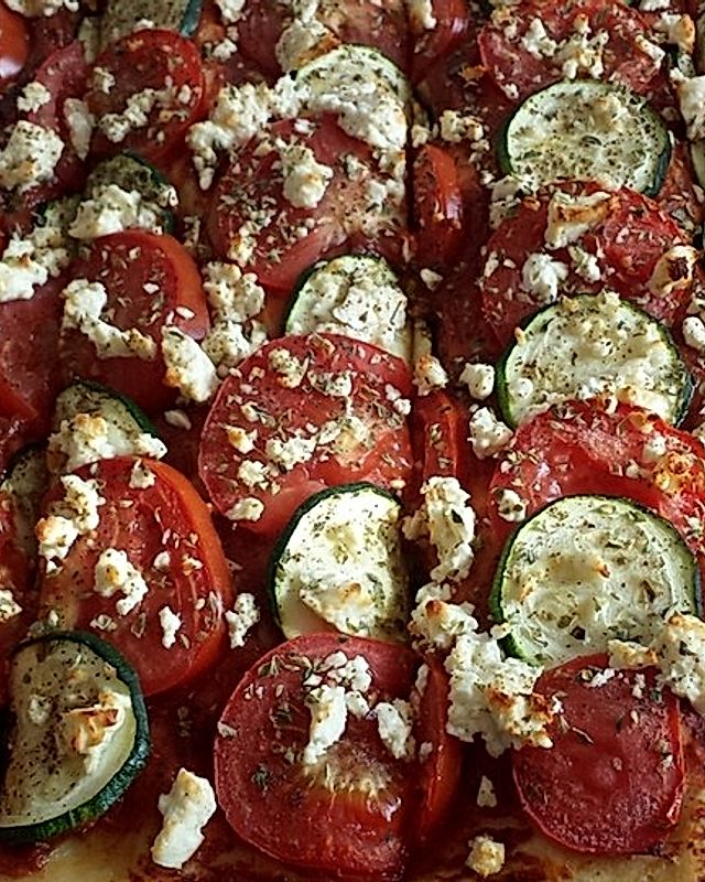 Tomaten-Zucchini-Quiche mit Feta