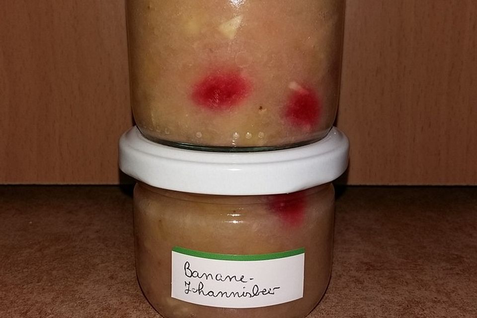 Bananenkonfitüre mit Johannisbeeren